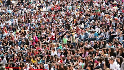 Демографический взрыв или вымирание? Учёные рассказали, сколько людей будет на Земле в будущем