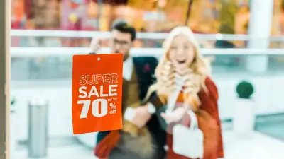 Скидки до 70%: список казахстанских магазинов, где снизят цены ко Дню Республики