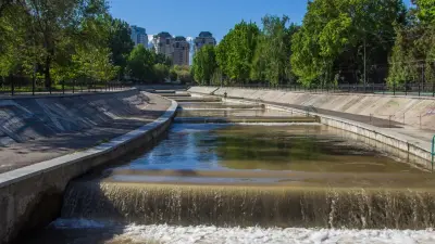 Почему в Алматы третий год не могут сдать 25-метровый пешеходный мост на Аль-Фараби