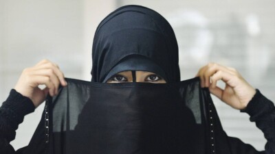 Женщинам, отказавшимся носить хиджаб, может грозить до 10 лет тюрьмы в Иране