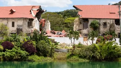 "Не могли устоять на ногах". Мощное землетрясение произошло у побережья Филиппин