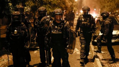 Подростки громят Францию: власти задействовали 45 тысяч силовиков, сотни людей задержали