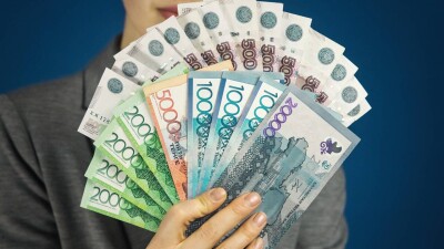 Курс рубля достиг 5 тенге впервые с начала февраля