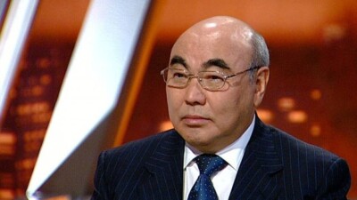 Парламент Кыргызстана отказал Аскару Акаеву в возвращении статуса экс-президента