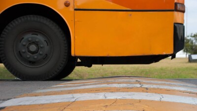 Автобус сбил детей около ворот школы в Китае: 10 погибших