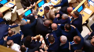 В парламенте Грузии произошла драка из-за закона об иноагентах