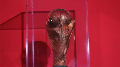 Марко Матерацци представил оригинальный кубок чемпионата мира по футболу в Алматы 