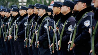 Арестовывать президента Южной Кореи пришли 3 тысячи полицейских: он не отвечает на вопросы следствия