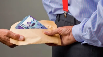 Главе отдела земельных отношений Павлодара и помощнику акима вынесли приговор за коррупцию