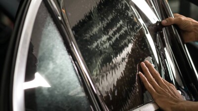 За фейк о тонировке передних стёкол авто оштрафовали костанайского блогера