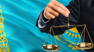 Суд Алматы отправил руководителя таможенной лаборатории в колонию за взятки