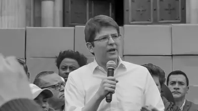 "Два выстрела в голову". В Колумбии скончался кандидат в президенты Мигель Урибе Турбай