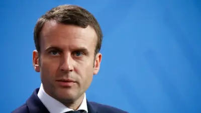 "Всё перекрыто из-за тебя". Макрон застрял в пробке из-за кортежа Трампа и пошёл пешком по Нью-Йорку