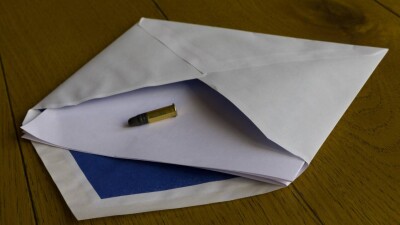 Премьеру Словакии, недавно пережившему покушение, прислали конверт с пулей