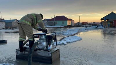 37 человек эвакуировали из-за паводков из села в Костанайской области