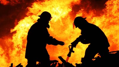 Около 20 человек погибли в пожаре на аккумуляторном заводе в Южной Корее