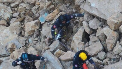 Автобус провалился в воронку в Павлодарской области: стали известны имена двух погибших