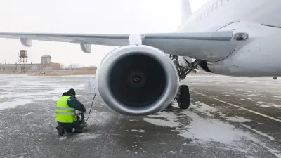 Почему обработку самолётов против обледенения начинают после посадки пассажиров, объяснили в КГА