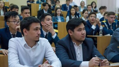При наличии гранта в зарубежном вузе можно покрыть остальные расходы по "Болашаку". Срок отработки будет меньше