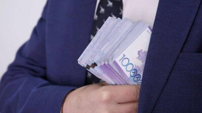 Осуждённый за взятку сотрудник Антикора отделался штрафом в 15 млн тенге
