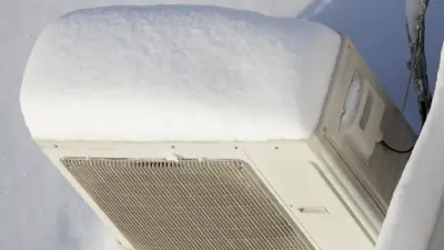Жительница ЗКО отсудила у управляющей компании деньги за кондиционер, на который упал снег с крыши дома