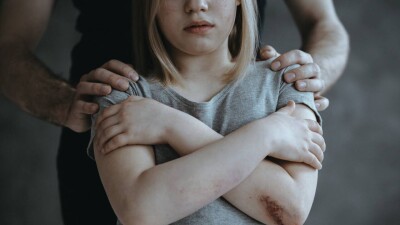"Обвинения зачитывали два часа". Воспитатель детсадов из Австралии признался в насилии над 60 девочками