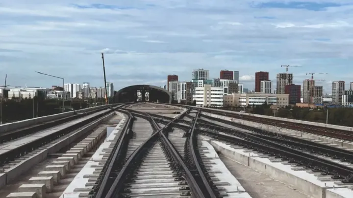 На основной линии LRT в Астане завершили укладку рельсов