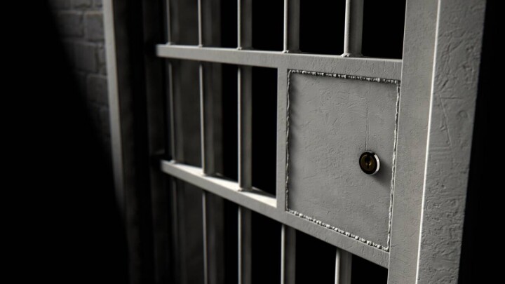 Почему надзиратели заблокировали входы в тюрьмы по всей Франции