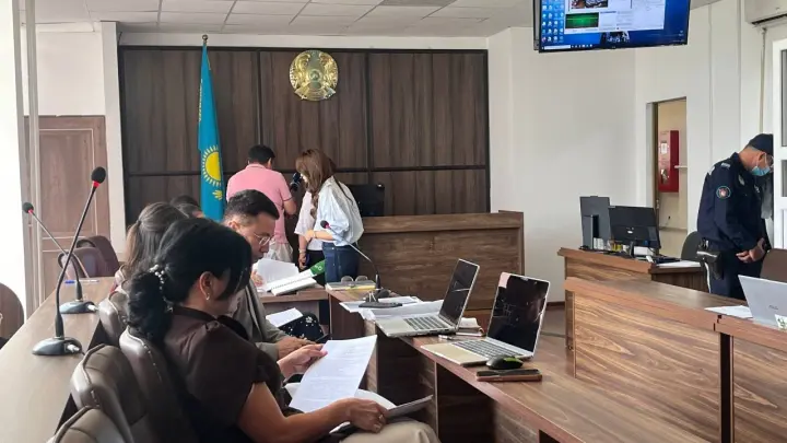 Прения по делу ДТП на Аль-Фараби: мать погибшей Томирис Кыдырбек высказалась о прощении, отец требует возмездия