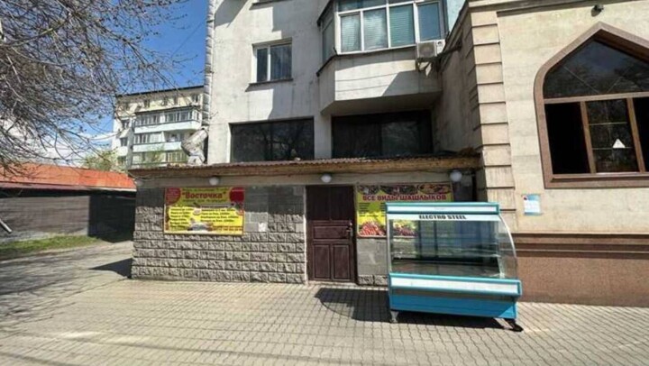 Пристройку кафе к жилому дому снесли в Алматы