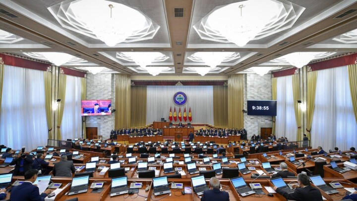 В Кыргызстане приняли в первом чтении законопроект, позволяющий отменить решение о матчестве