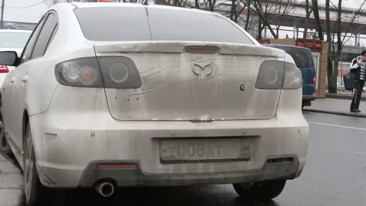 На сколько могут оштрафовать в Казахстане, если номер на автомобиле в грязи