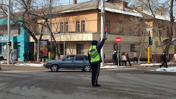 О ситуации на дорогах в Алматы после землетрясения рассказали в полиции