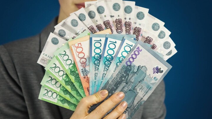 Курс рубля достиг 5 тенге впервые с начала февраля