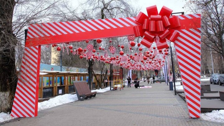 Полмиллиарда на гирлянды: Досаев объяснил, почему Алматы не экономит на новогодних украшениях