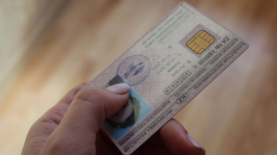 Сотрудники ЦОНов продавали водительские удостоверения в южных регионах Казахстана