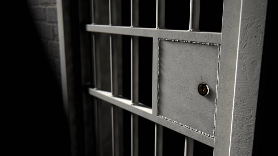 Почему надзиратели заблокировали входы в тюрьмы по всей Франции