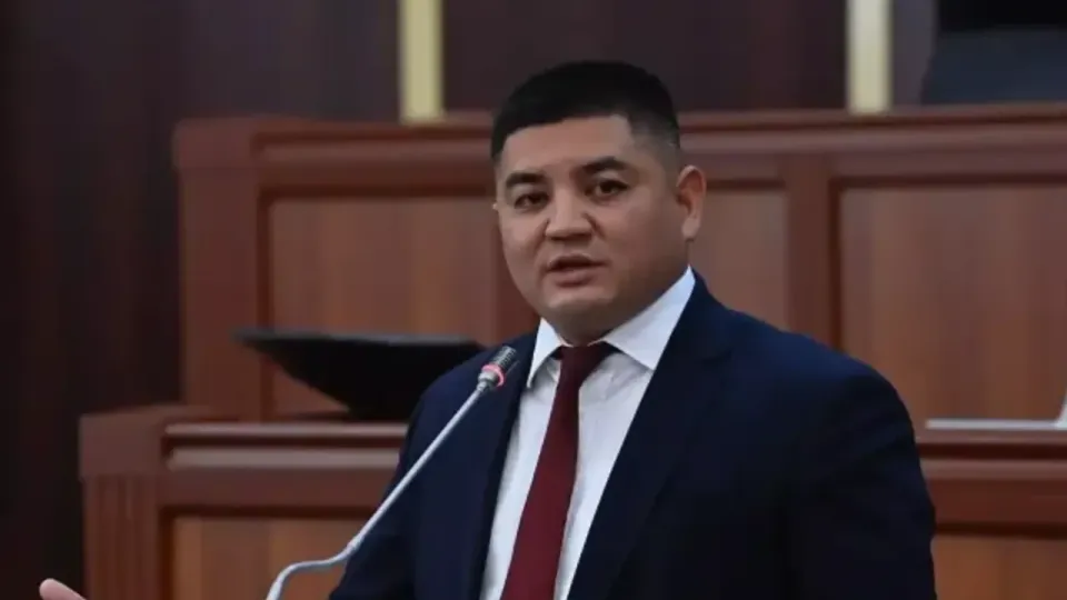 Кыргызский депутат сбежал от ГКНБ, выпрыгнув со второго этажа