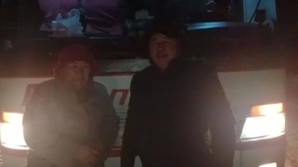 Автобус с пассажирами застрял на трассе в Абайской области из-за метели