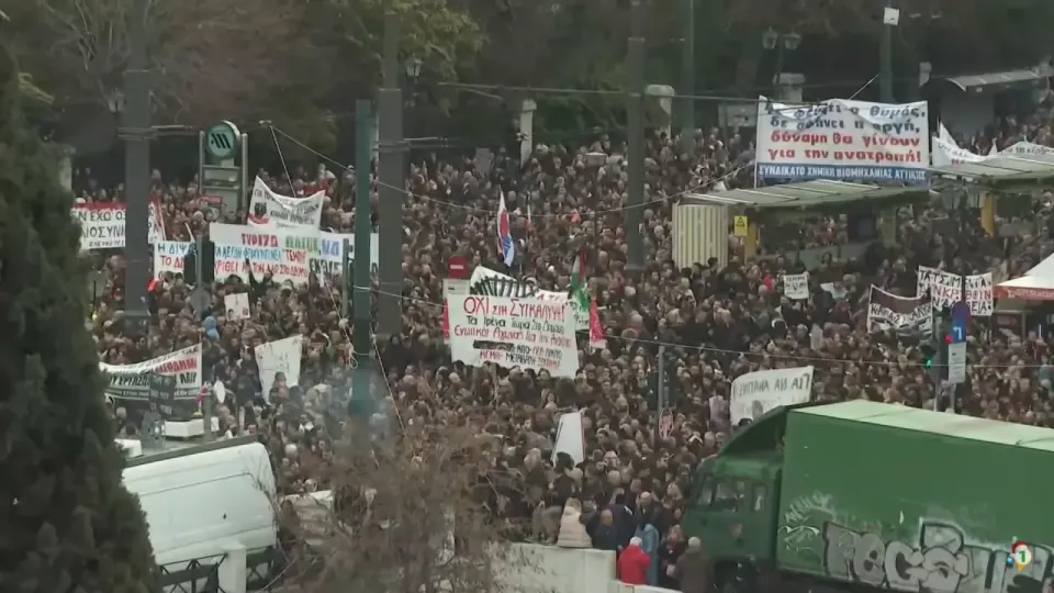 Протесты в Греции 28 февраля / Кадр с прямой трансляции событий в YouTube