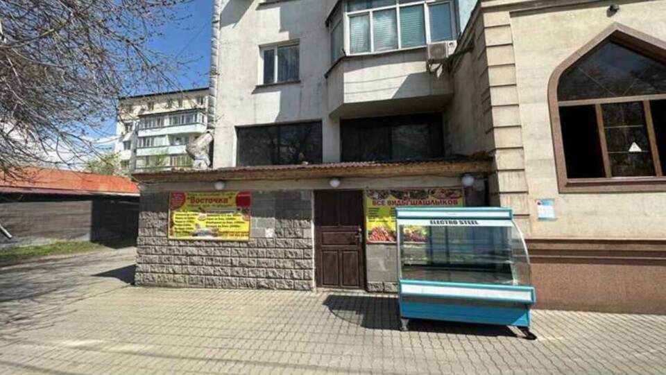 Пристройку кафе к жилому дому снесли в Алматы