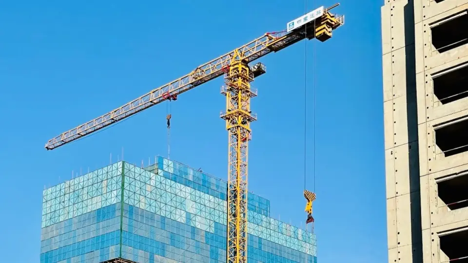 На стройке ЖК в Алматы приостановили часть работ после жалоб на запах / Фото Pexels
