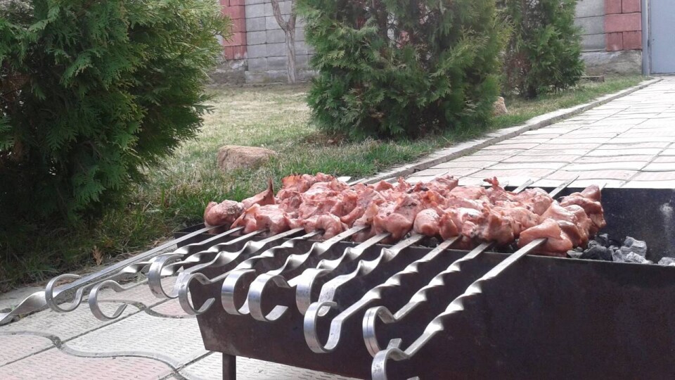Нашумевшую шашлычную в Алматы выкупят, чтобы расширить соседнюю школу