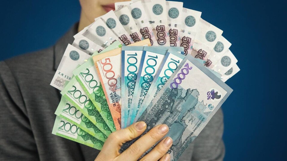 Курс рубля достиг 5 тенге впервые с начала февраля
