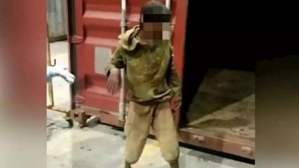 Мальчик из Бангладеш оказался в другой стране, играя в прятки