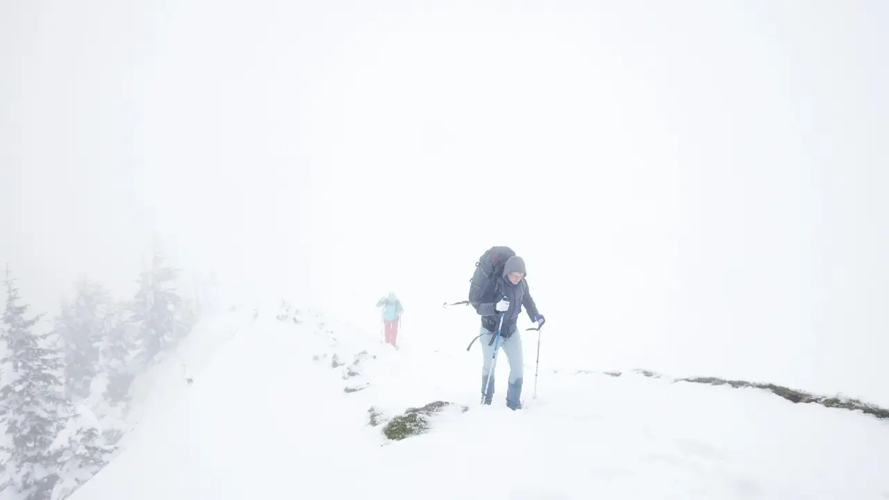 Сотни туристов вывели из зоны бури близ Эвереста, судьба более 200 остаётся под вопросом
