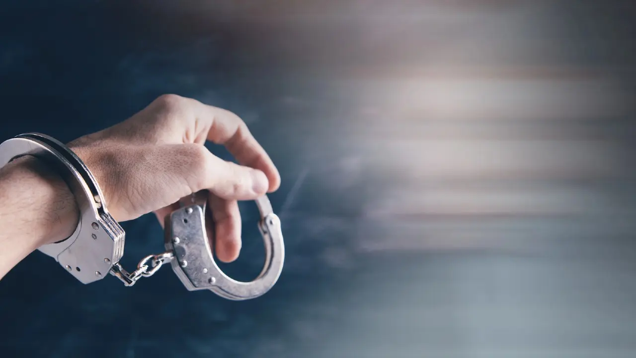 Троих полицейских из Рудного уволили и арестовали