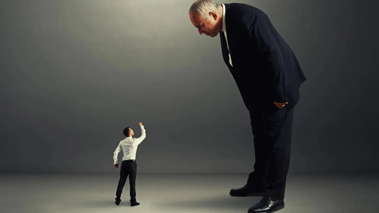 "Унижал сотрудников". Главу ревкомиссии Туркестанской области проверяют после опубликованной аудиозаписи