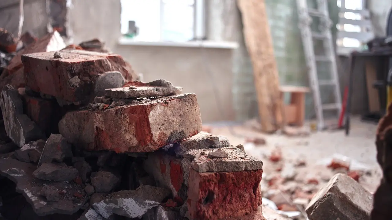 Жильцы ЖК в Астане требуют остановить реконструкцию технического этажа: ГАСК инициирует проверку