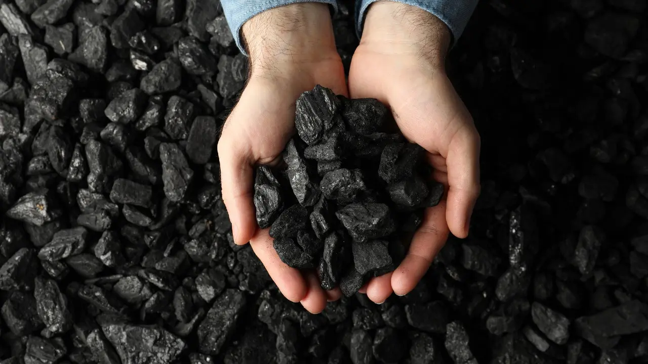 Аким Карагандинской области объяснил разницу в зарплатах шахтёров угольной и медной отраслей